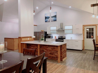 Waterfront Chalet in Mont-Tremblant area